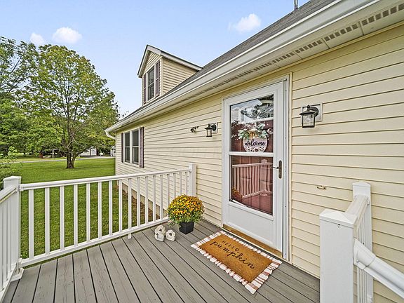 3rd image of 7490 Dyer Rd