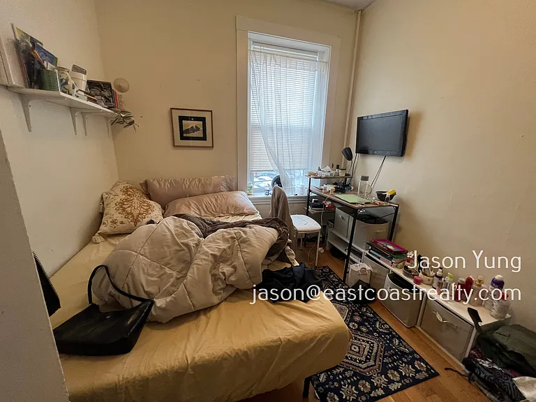 105 Windsor St #4 — Photo 12