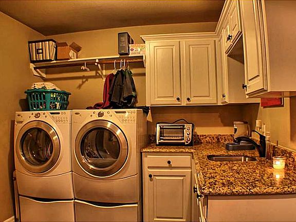 3rd image of 324 E McKinley Ave