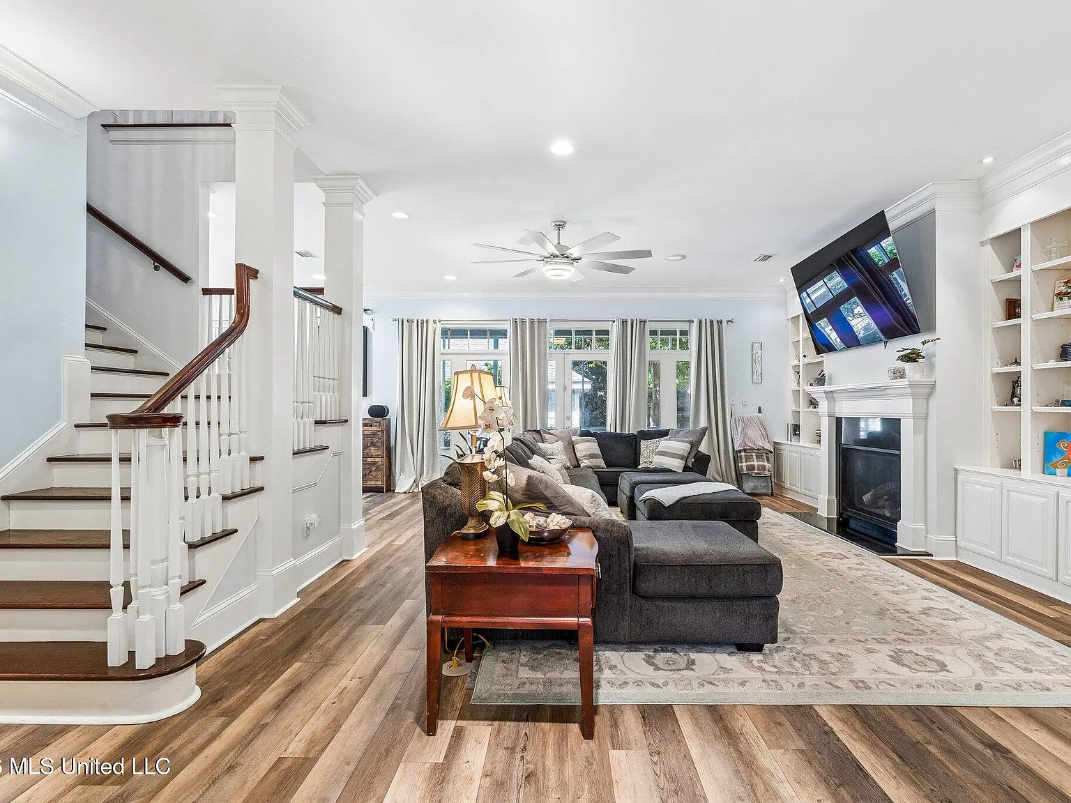 5 bed, 3.5 bath, 3479 sqft, $3,200 — Photo 3