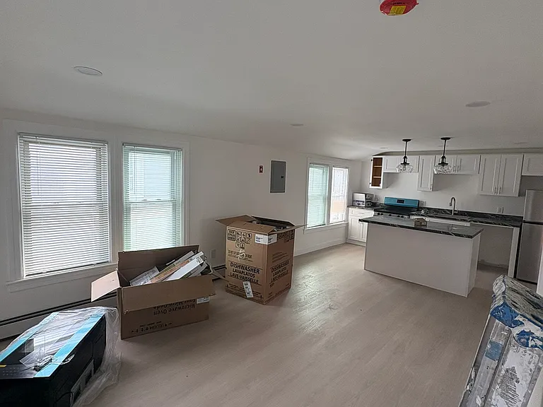 105 Beacon Ave #3 — Photo 8