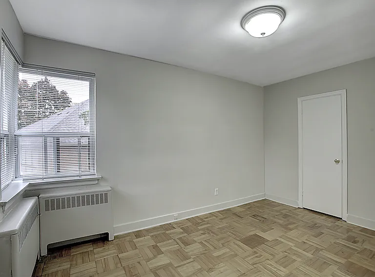 2692 Bloor St W — Photo 7