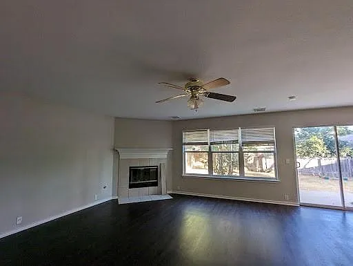 4 bed, 2.5 bath, 2890 sqft, $2,500 — Photo 4