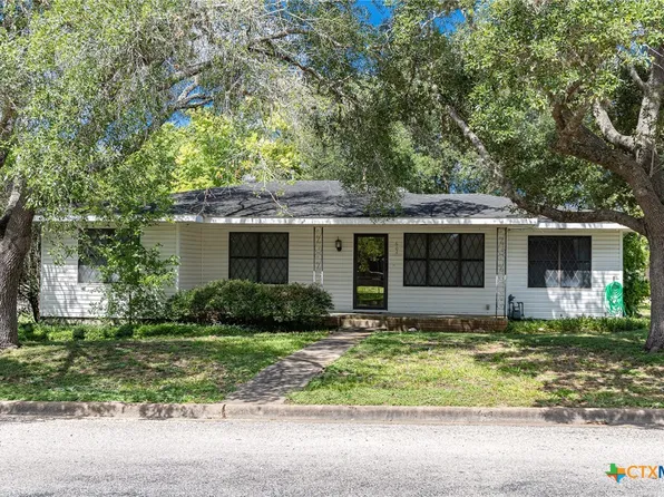 604 S Saint Ludmila St, Shiner, TX 77984