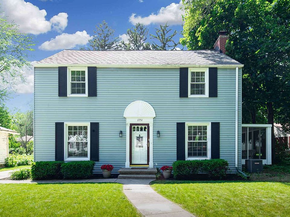 1st image of 1751 College St