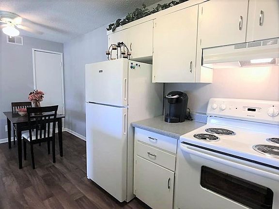 4th image of 509 N Skyline Dr