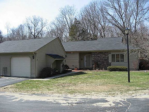 2nd image of 104 Pine Glen Dr #104