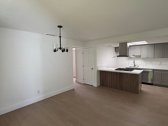 3rd image of 403 Elizabeth Way #401