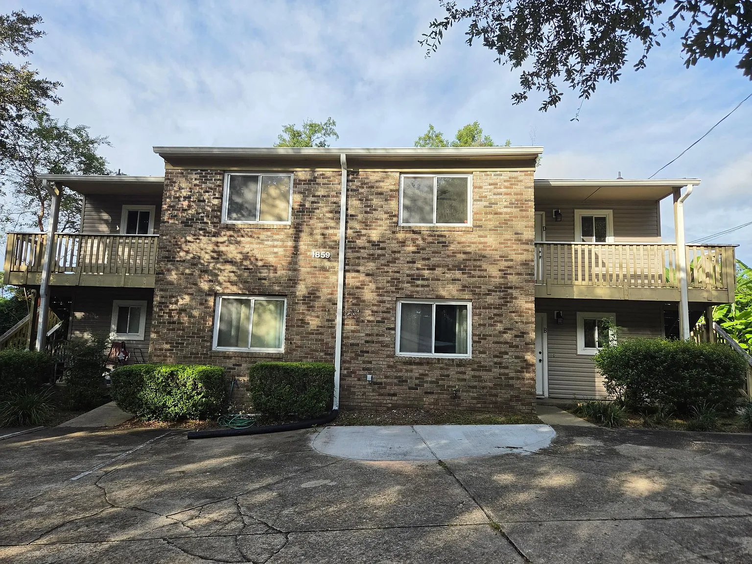 2 bed, 962 sqft, $1,350 — Photo 1