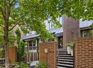 1315 N Sutton Pl, Chicago, IL 60610