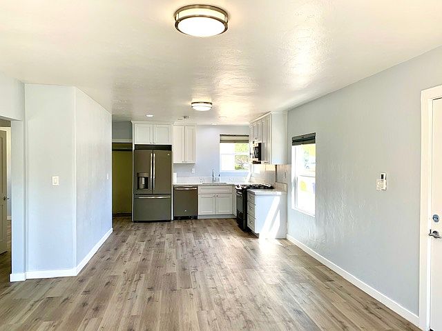 1st image of 505 E 7th St