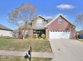 3808 Muirfield Dr, New Albany, IN 47150
