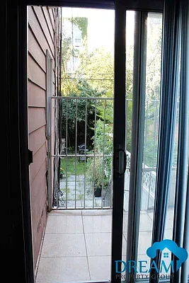 Rented by Dream Property Group LLC | media 29