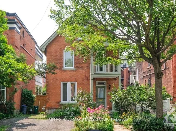 50 Sweetland Ave #C, Ottawa, ON K1N 7T6