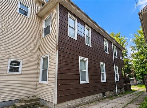 4th image of 947-949 W 10th St
