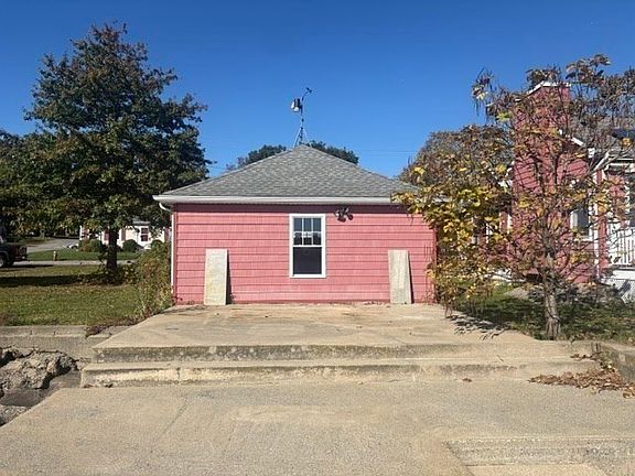 4th image of 3470 Riverside Ave
