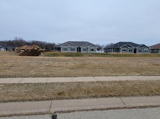 584 Cedar Dr, Lake City, MN 55041