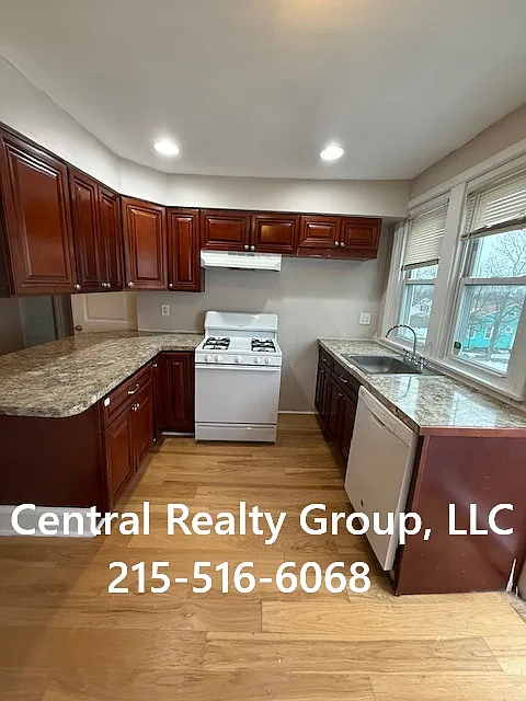 2 bed, $1,300 — Photo 3