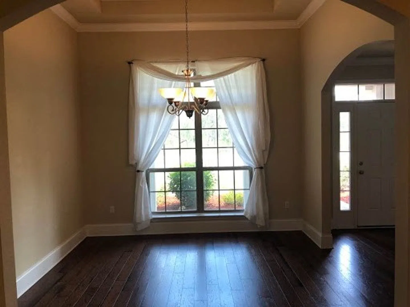 Immaculate executive home in Laird Point! — Photo 4