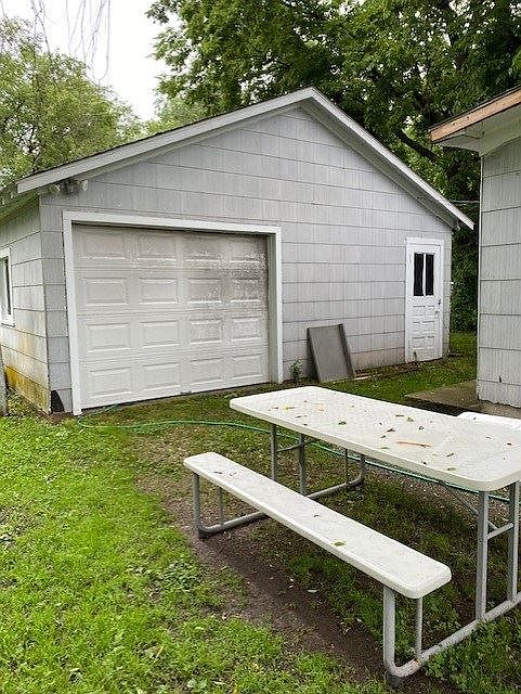 2nd image of 721 E 18th St