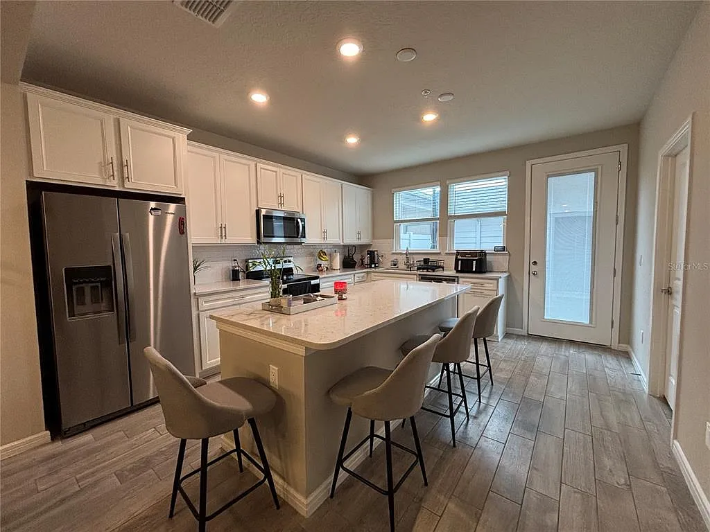 3 bed, 2.5 bath, 1620 sqft, $2,750 — Photo 4