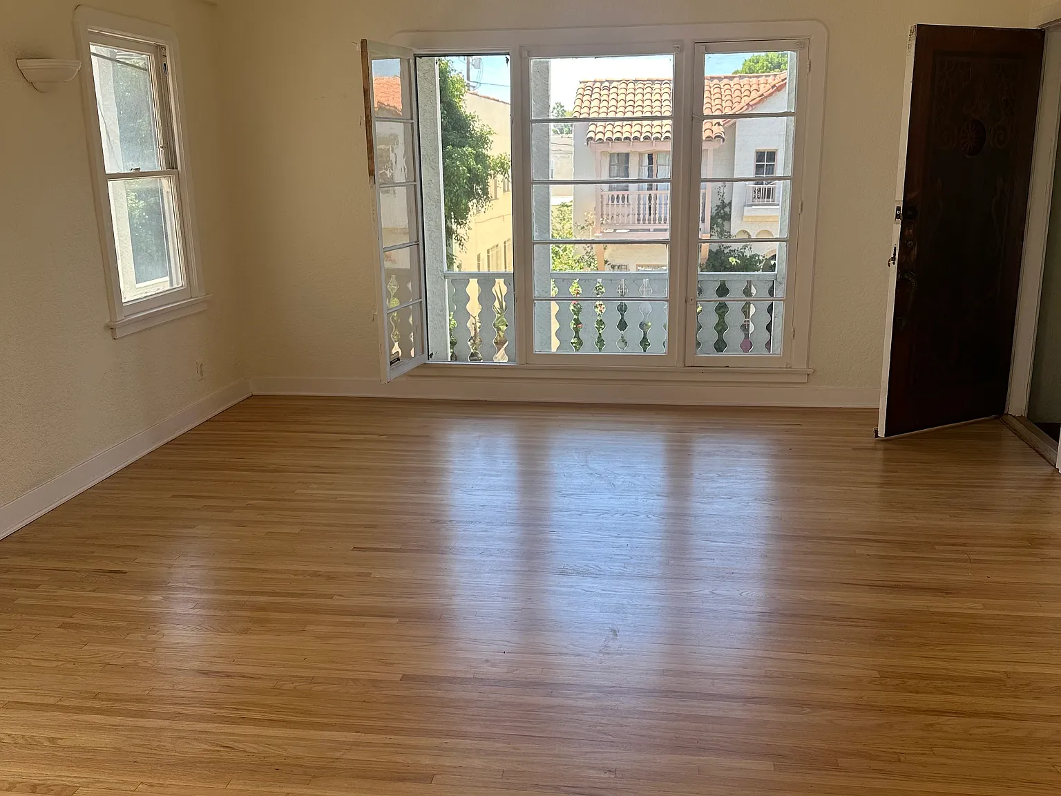 358 N Gardner St — Photo 4