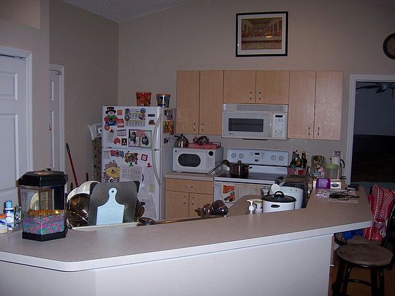 4th image of 568 NW Azine Avenue