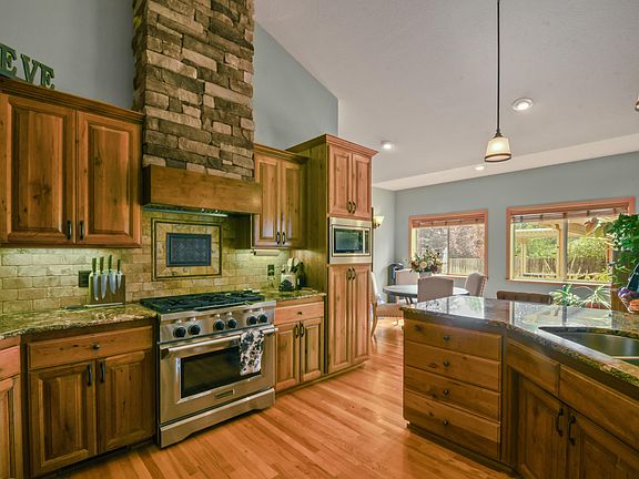 3rd image of 19371 Lexington Ln