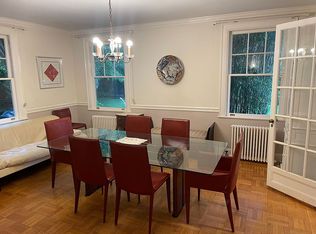 7 Arleigh Rd, Great Neck, NY 11021