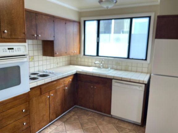 2nd image of 24 Knollview Way