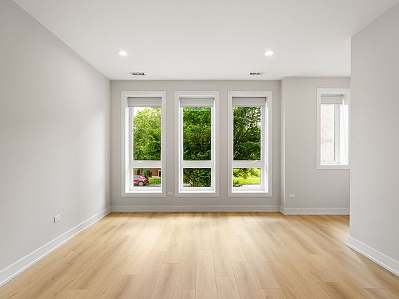 2nd image of 5004 S Prairie Ave Unit 1