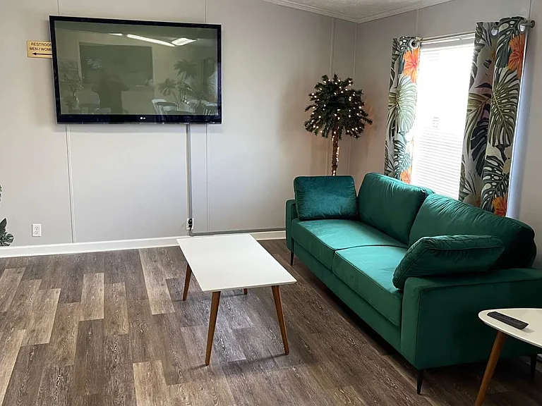 Hawaiian Gardens/Holly Village — Photo 13