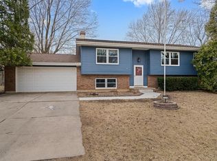 2720 Lynnville Ct, Lindenwood, IL 61049