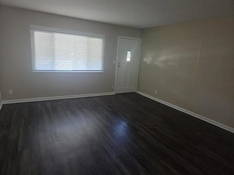 3141 Danbury Rd — Photo 2