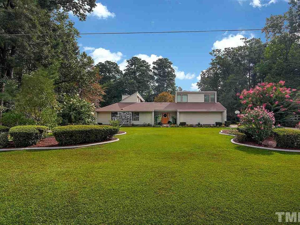 1st image of 207 Perry Dr