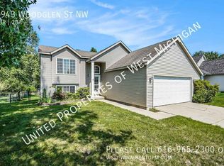 2943 Woodglen St NW, Grand Rapids, MI 49504