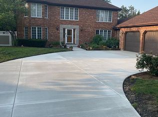 710 E Holly Ct, Addison, IL 60101