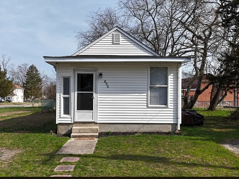 654 Cincinnati Ave — Photo 2