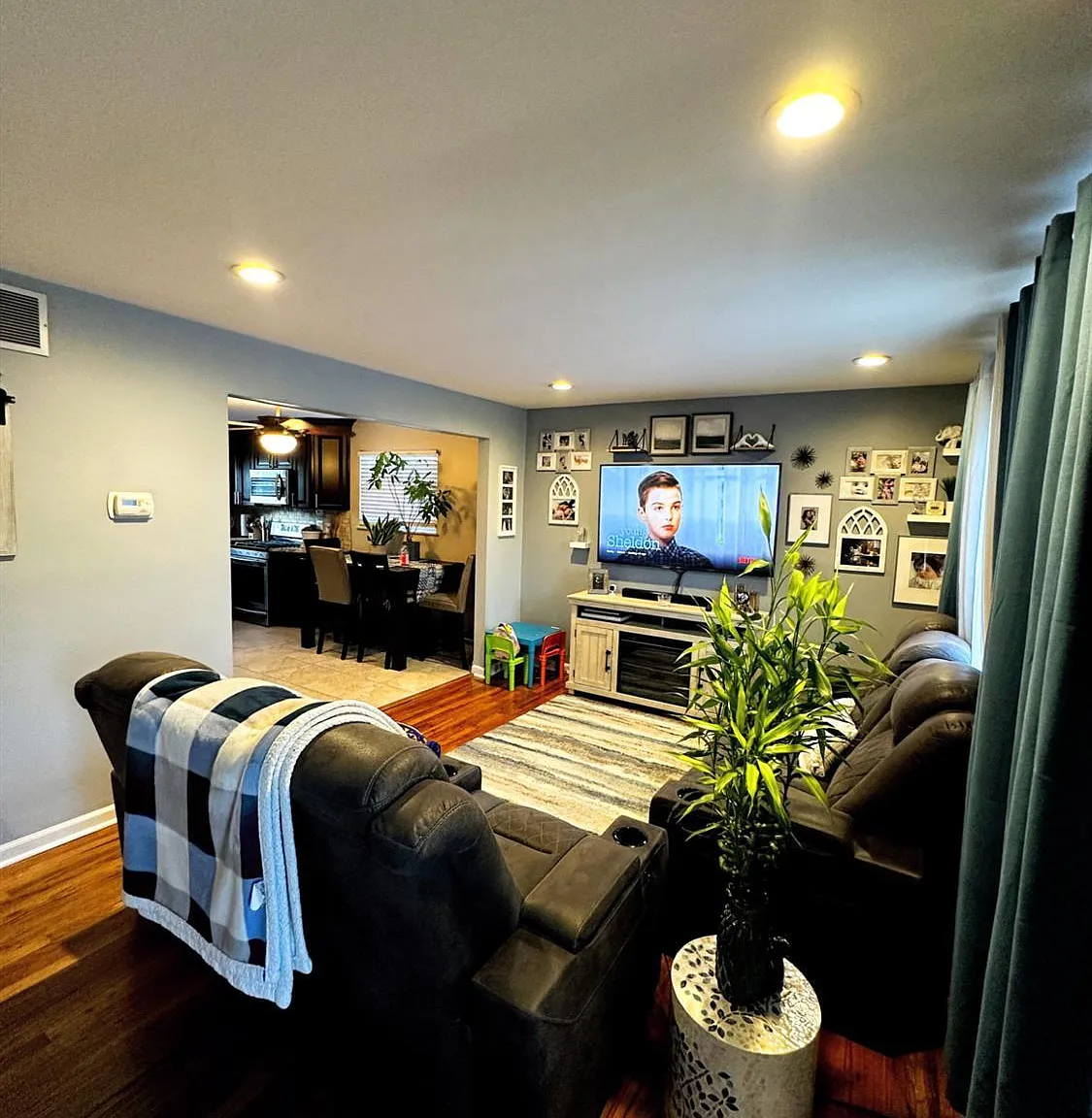 3 bed, 2.0 bath, $3,900 — Photo 2