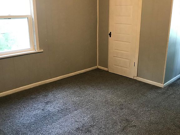 3rd image of 704 N Lincoln St