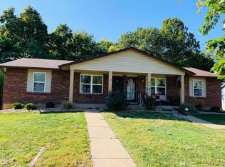 120 Del Oro Dr #B, Saint Peters, MO 63376