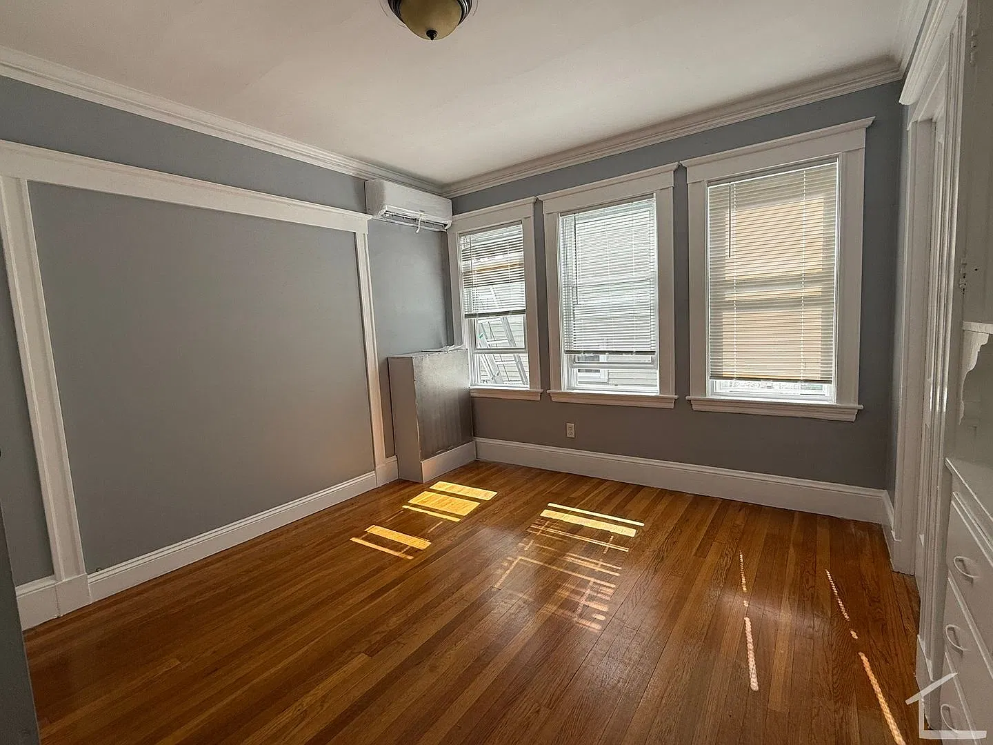Charming 3 Bedroom-No Broker Fee — Photo 1
