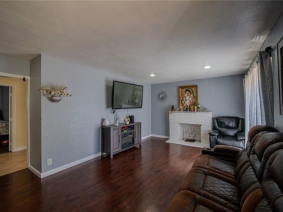 3rd image of 409 W Cedar St