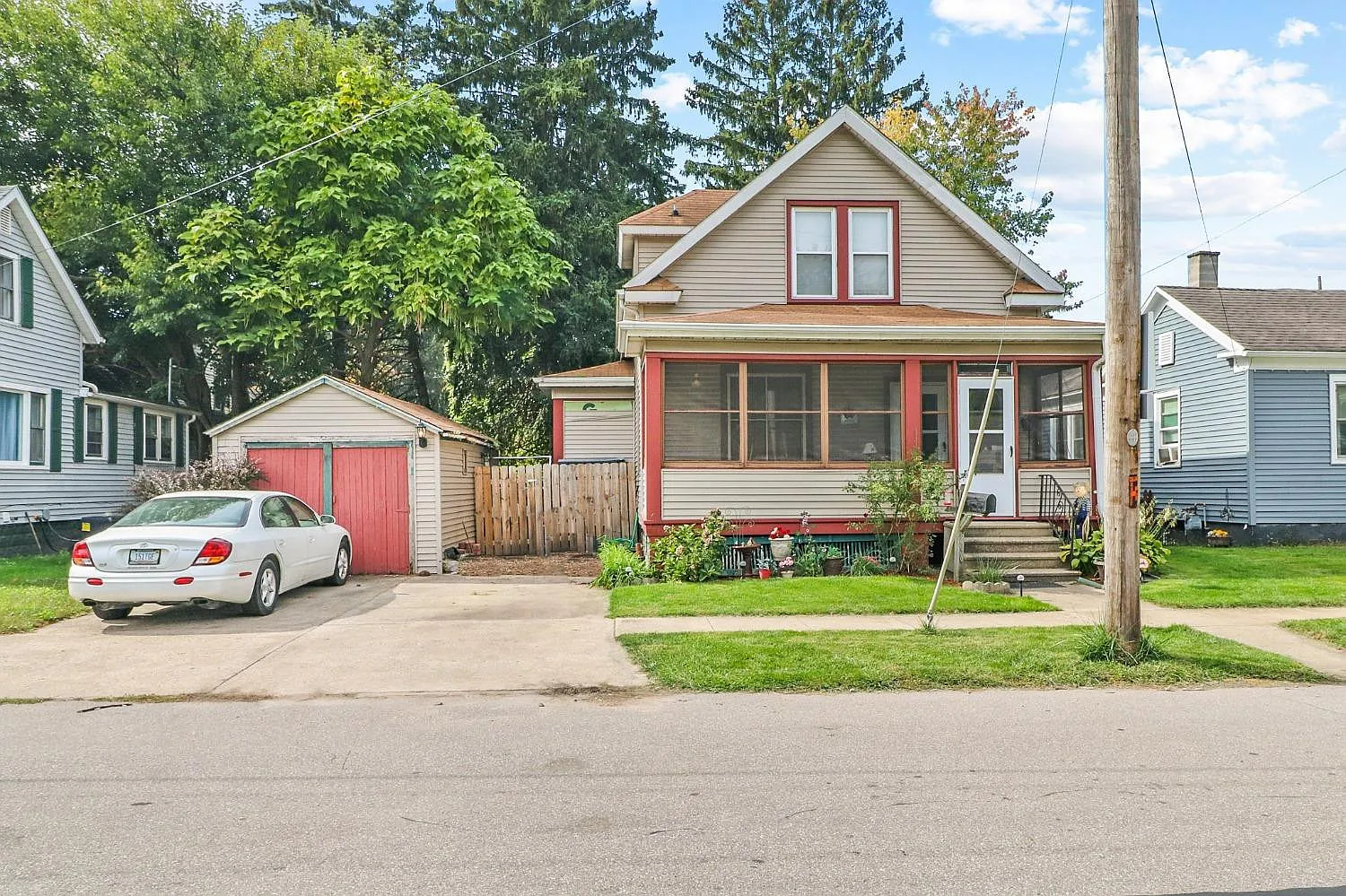 206 Scott St photo 1