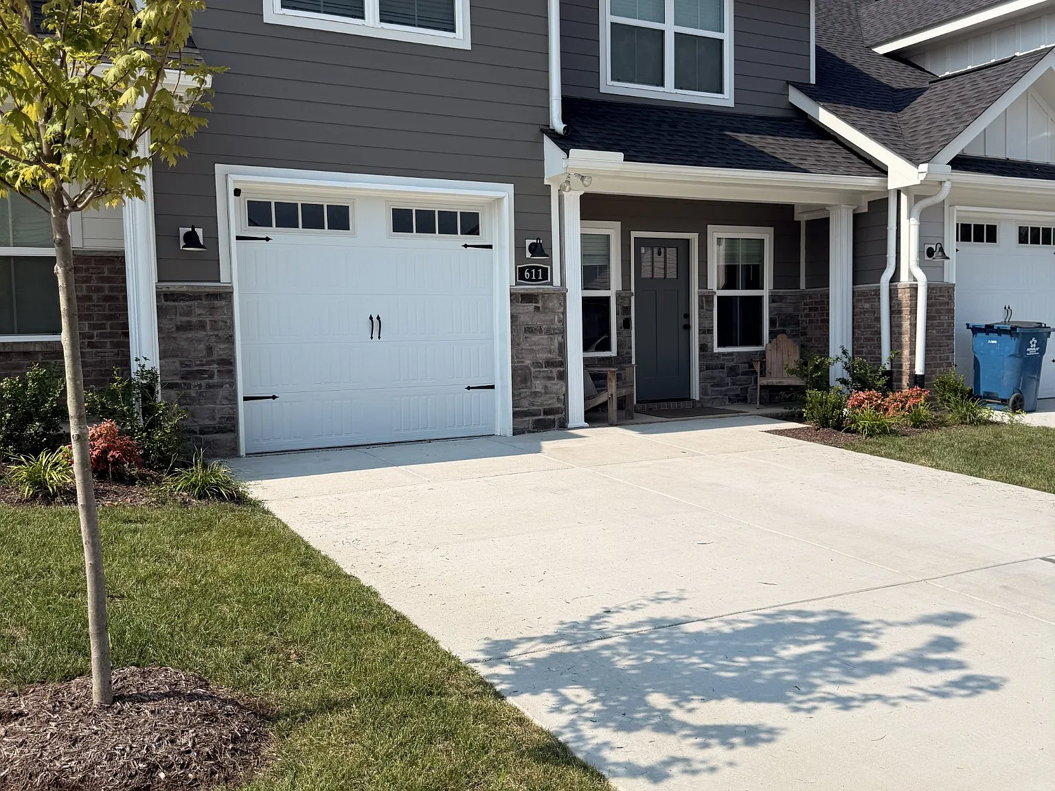 3 bed, 2.5 bath, 1639 sqft, $2,700 — Photo 2