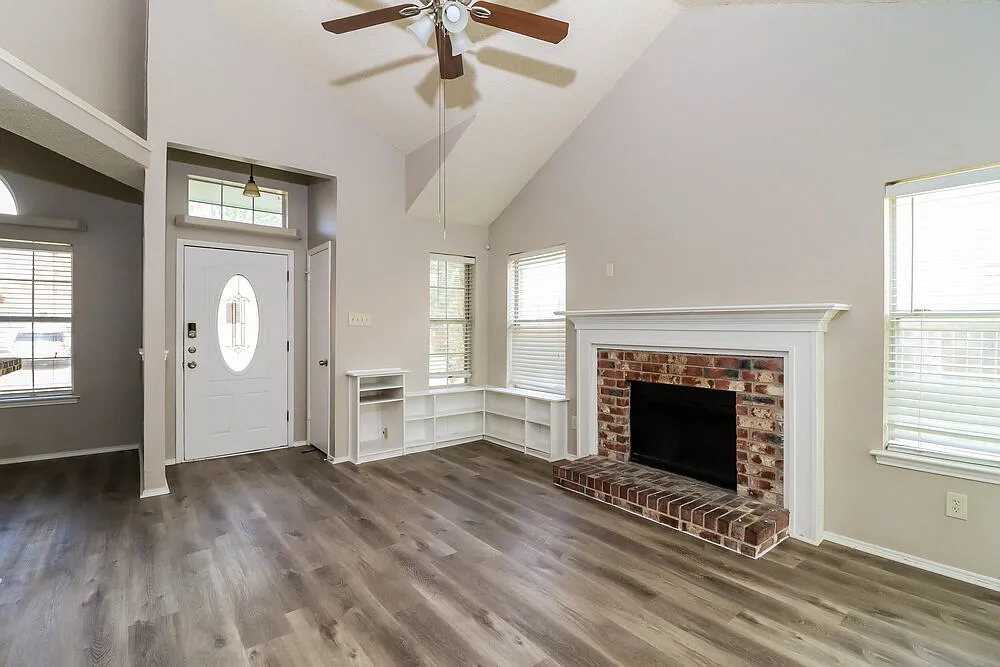 3 bed, 2.0 bath, 1067 sqft, $1,760 — Photo 4