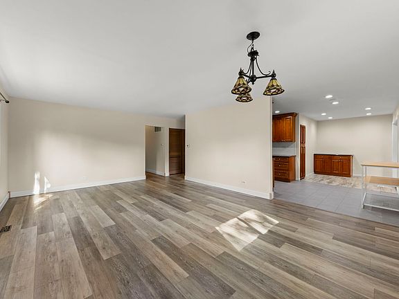 5th image of 7101 Edgebrook Ln