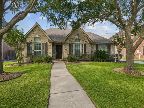 3825 Houston Lake Dr, Pearland, TX 77581