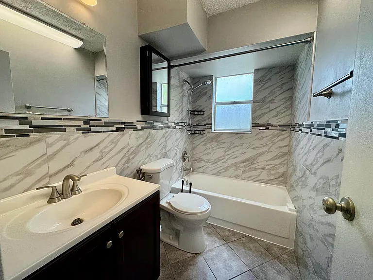 1800 SW 81st Ave #1307 — Photo 33