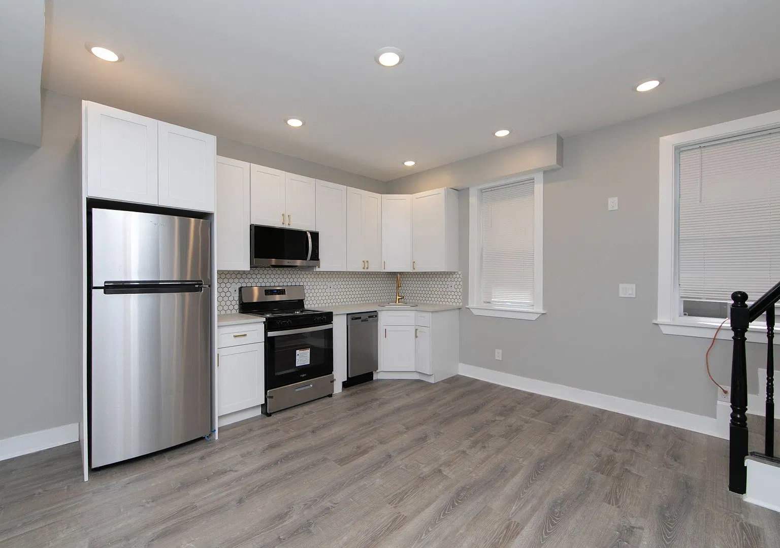 Beautiful Gut Renovated 2 Bed/2.5 Bath Apartment on Broadway Avenue in Camden! — Photo 4